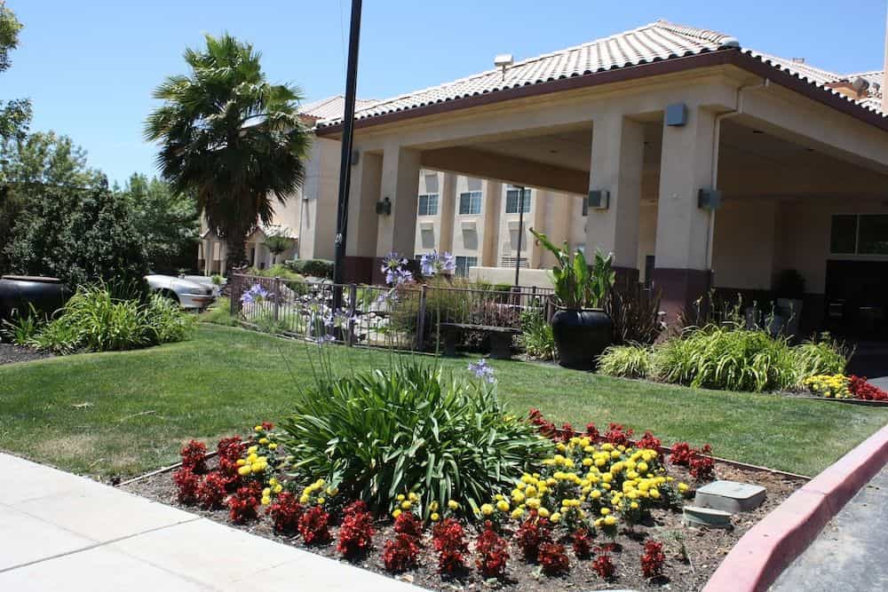 HOLIDAY INN EXPRESS MADERA-YOS