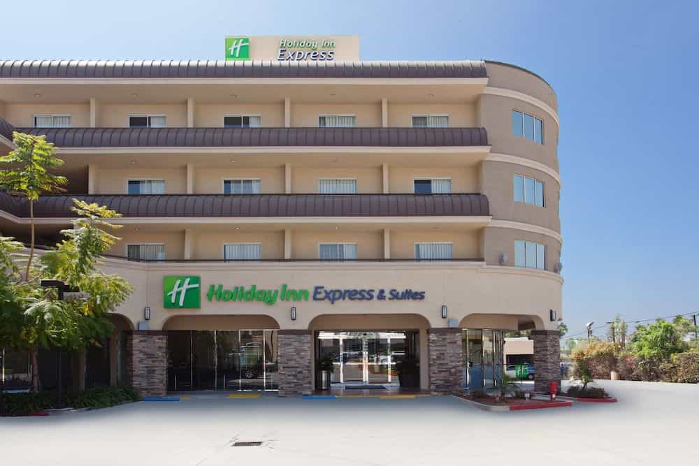 HOLIDAY INN EXPRESS & SUITES P