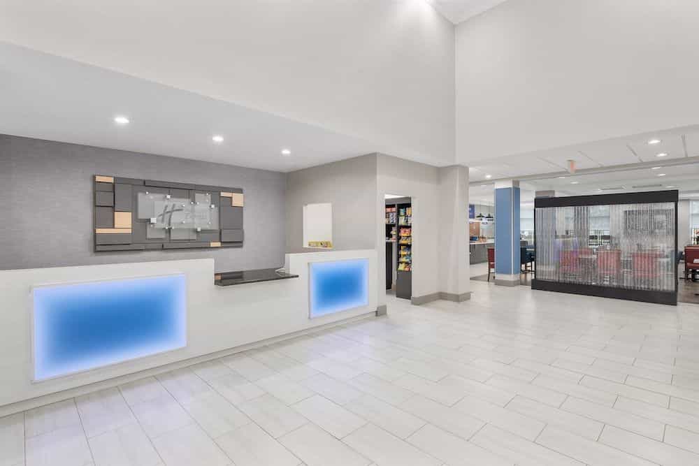 HOLIDAY INN EXPRESS & SUITES P