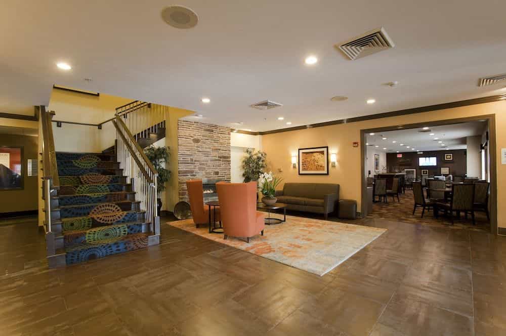 HOLIDAY INN EXPRESS & SUITES C
