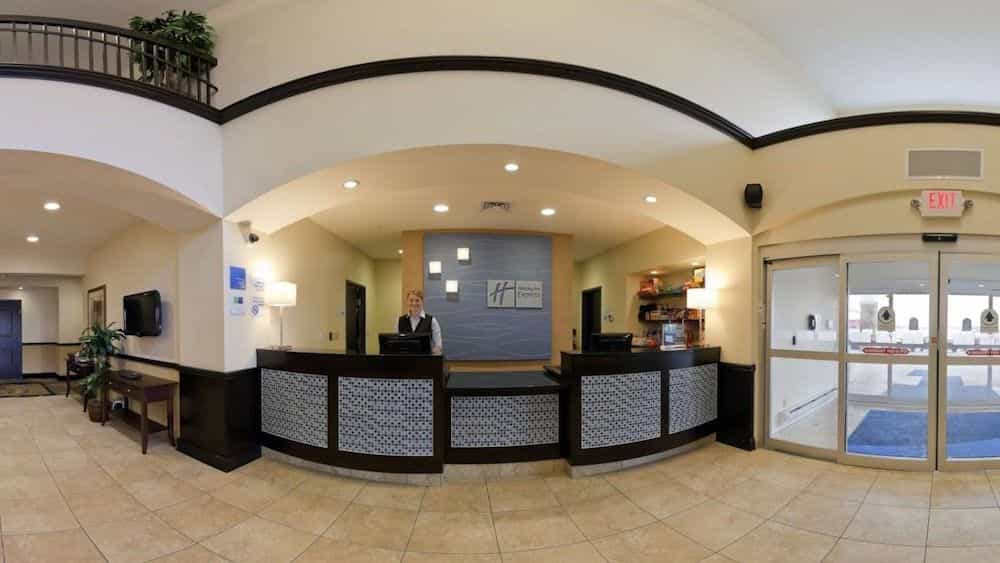 HOLIDAY INN EXPRESS & SUITES P