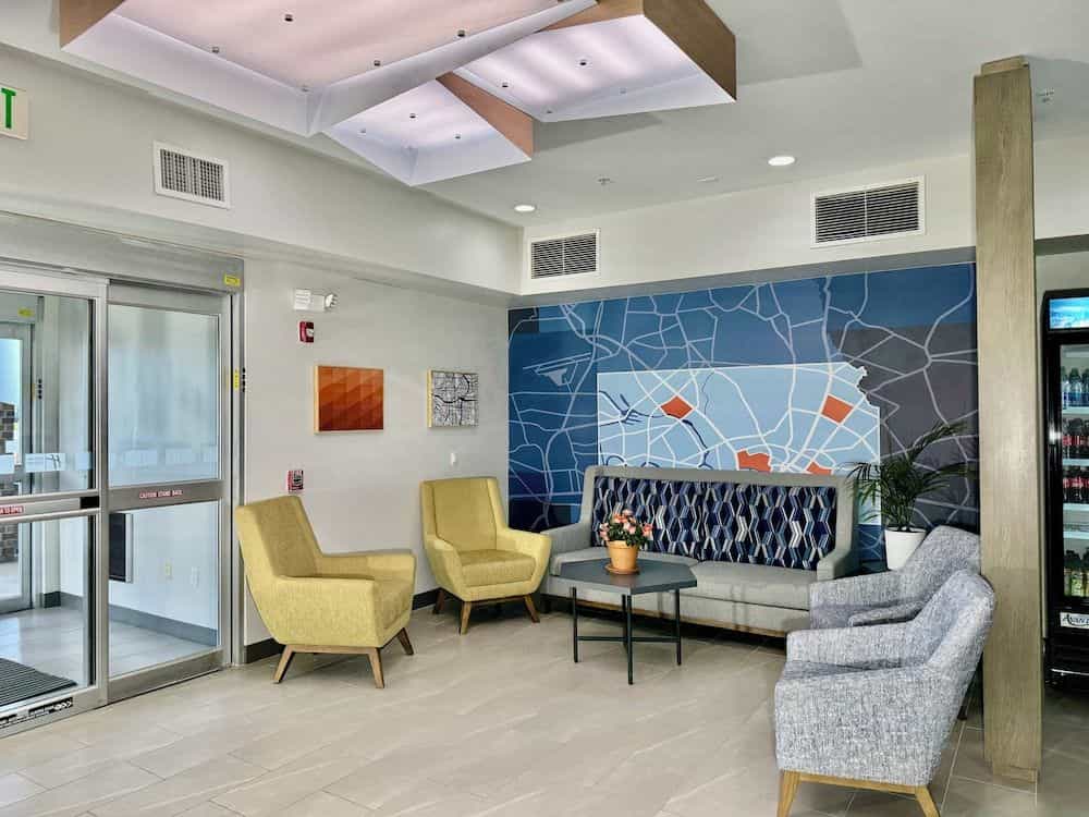 HOLIDAY INN EXPRESS & SUITES T