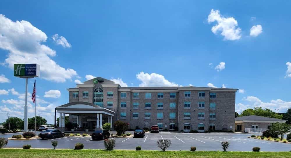 HOLIDAY INN EXPRESS & SUITES S