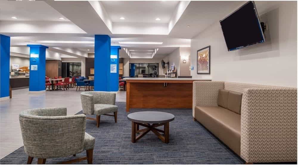 HOLIDAY INN EXPRESS & SUITES L
