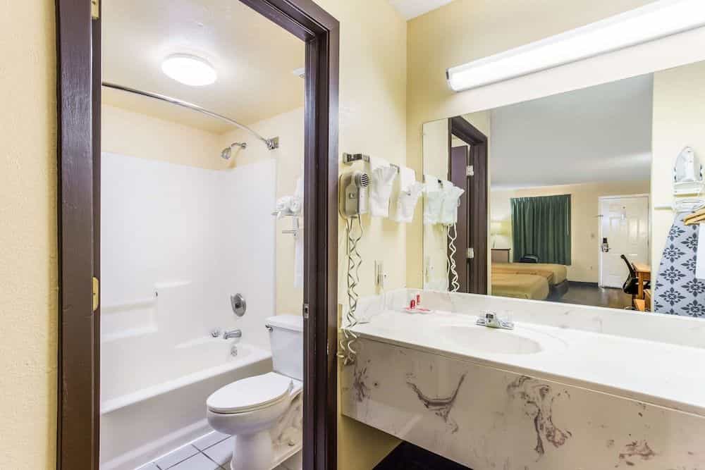 ECONO LODGE CLINTON