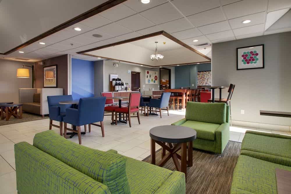 HOLIDAY INN EXPRESS & SUITES L
