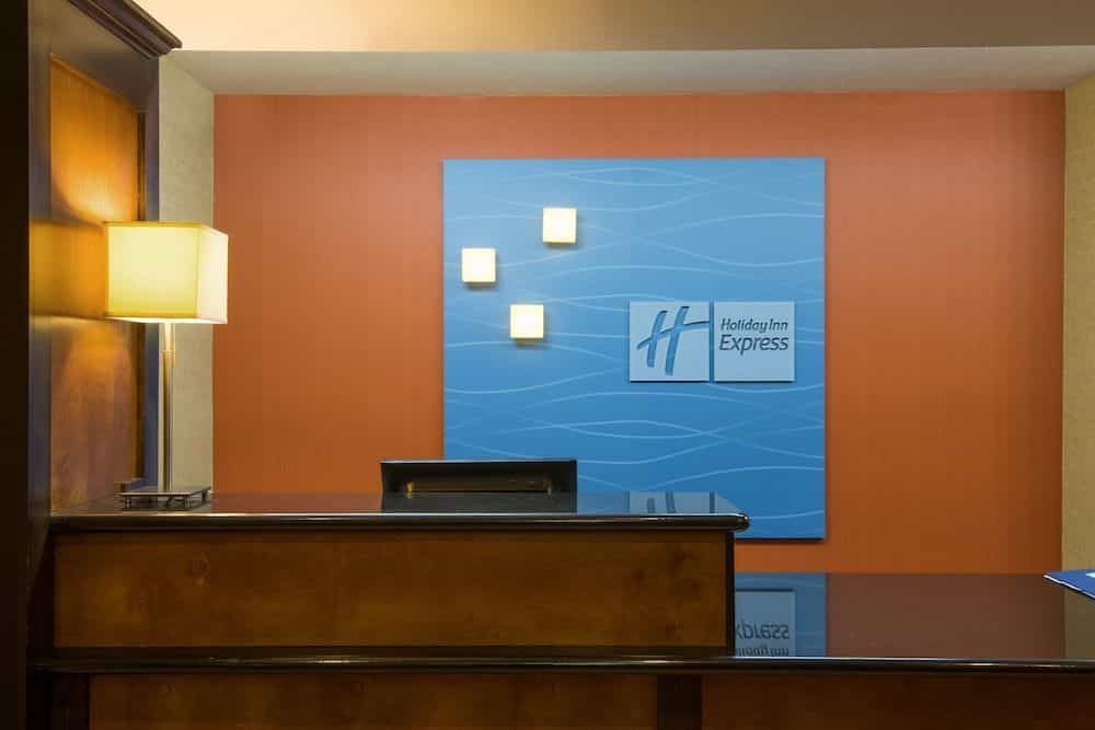 HOLIDAY INN EXPRESS & SUITES W