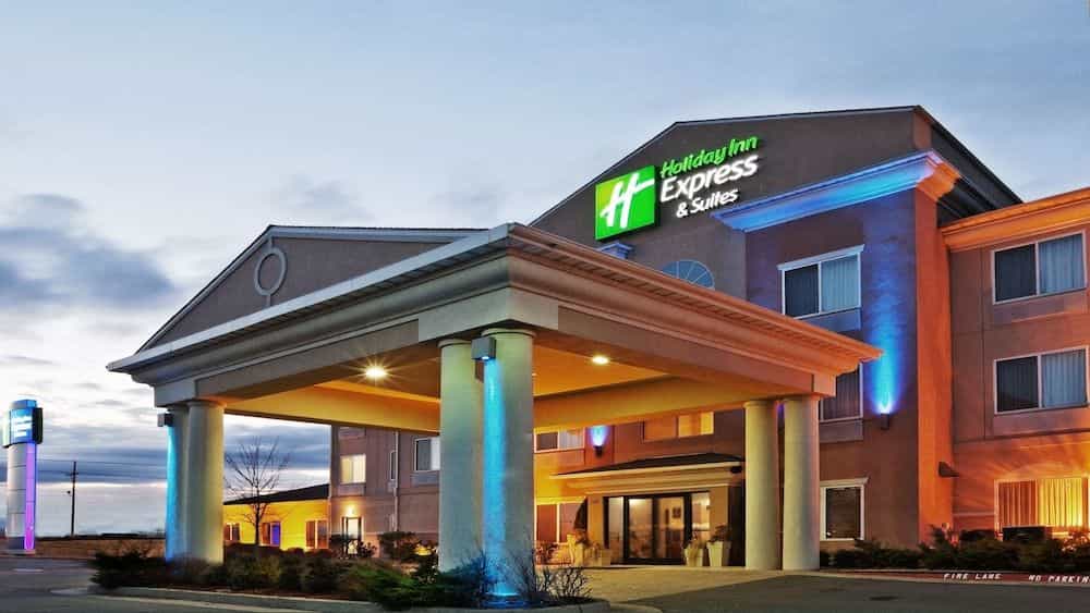 HOLIDAY INN EXPRESS & SUITES C