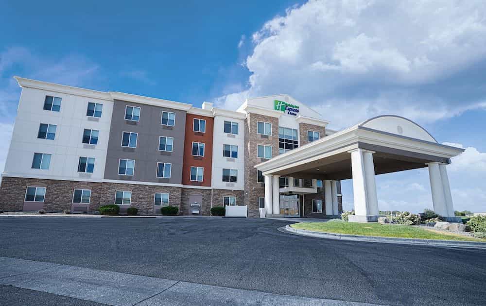 HOLIDAY INN EXPRESS & SUITES O
