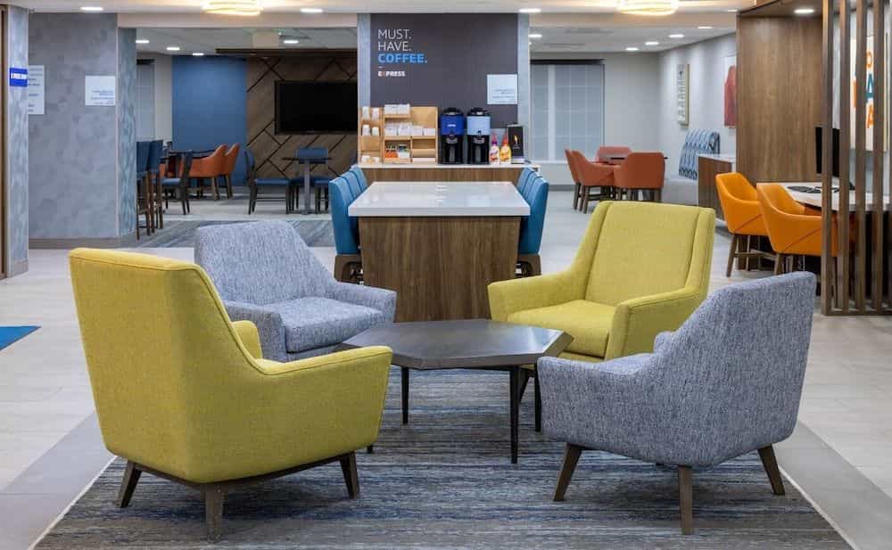 HOLIDAY INN EXPRESS & SUITES C