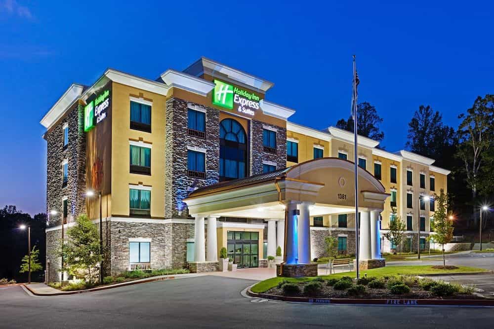 HOLIDAY INN EXPRESS & SUITES C