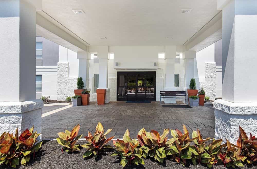 HOLIDAY INN EXPRESS & SUITES K