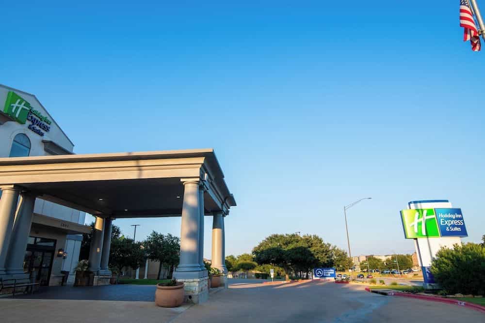 HOLIDAY INN EXPRESS & SUITES C