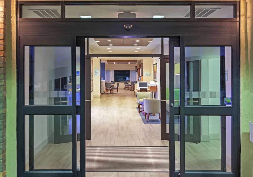 HOLIDAY INN EXPRESS & SUITES J