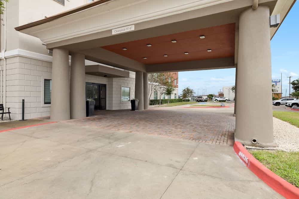 HOLIDAY INN EXPRESS & SUITES K