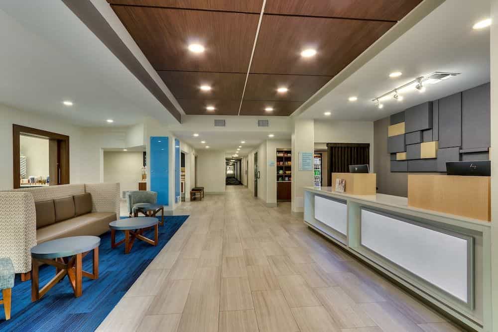 HOLIDAY INN EXPRESS & SUITES W