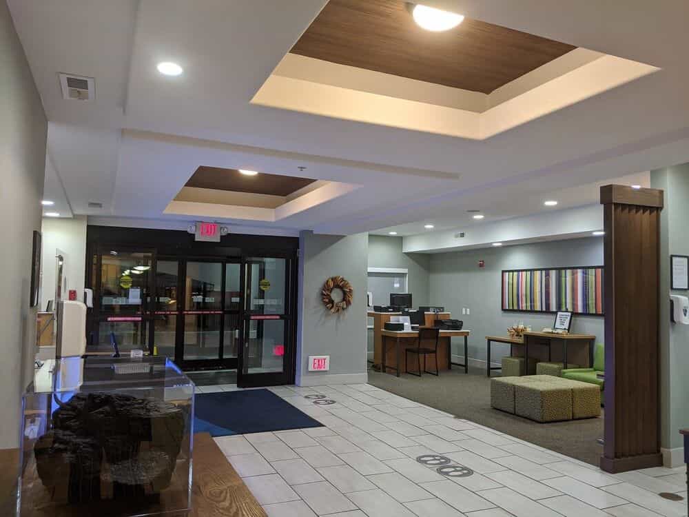 HOLIDAY INN EXPRESS & SUITES C