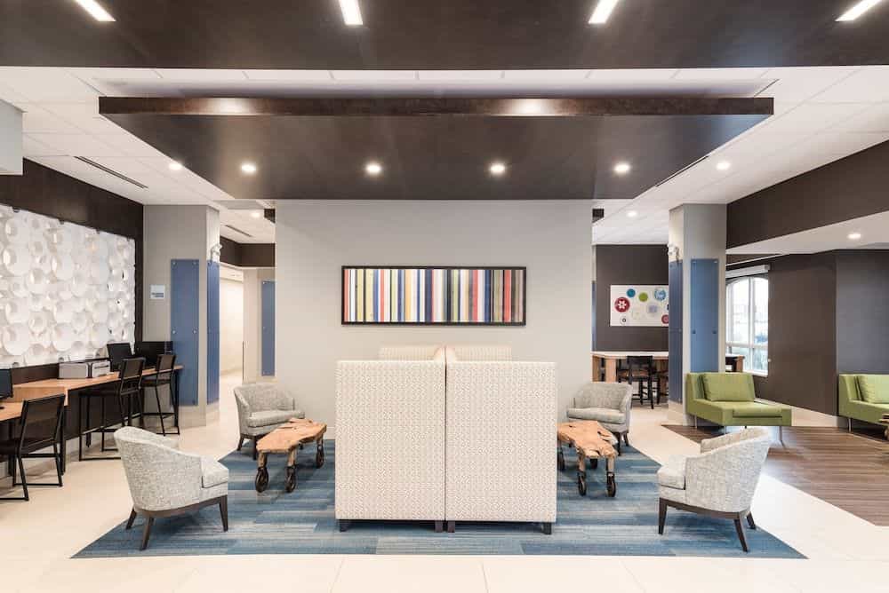 HOLIDAY INN EXPRESS & SUITES M