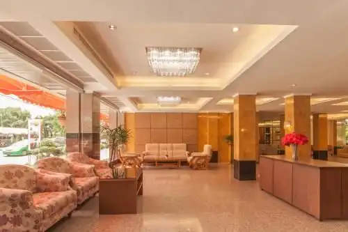 โรงแรมธาราเลค