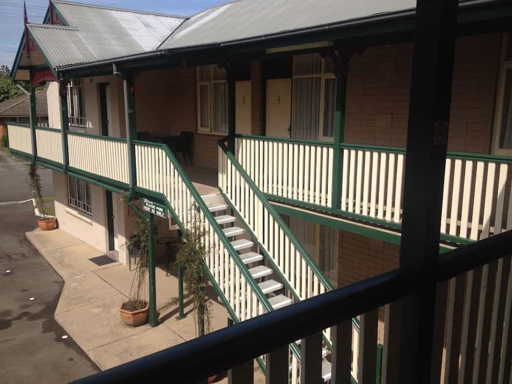 3 Explorers Motel