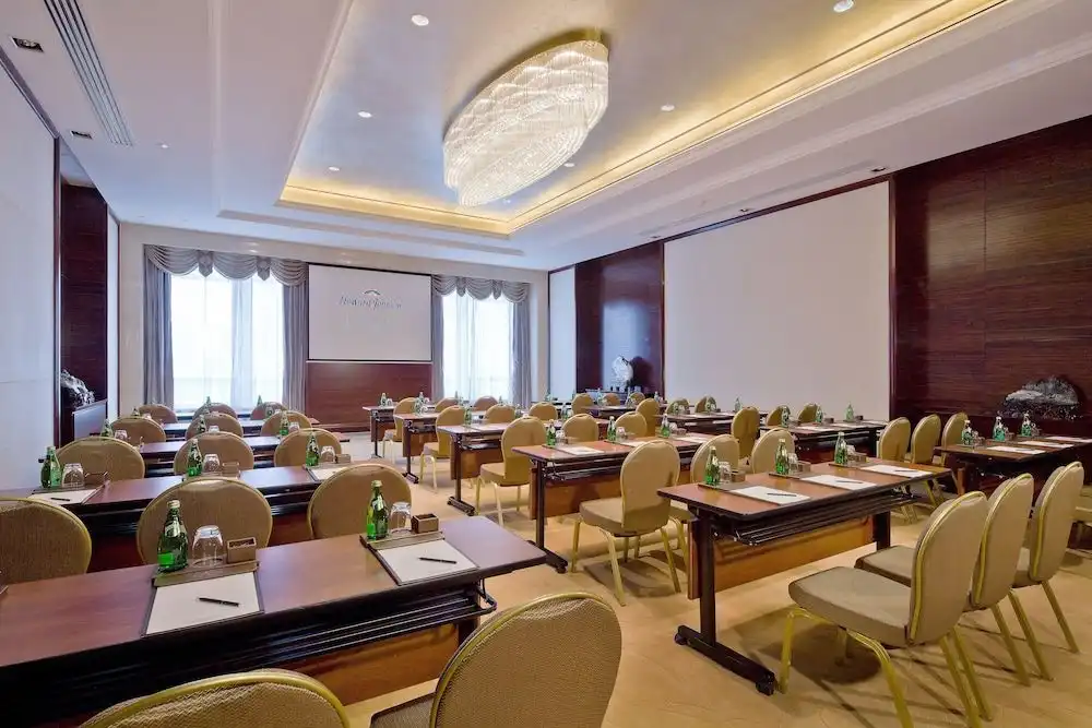 โรงแรมโฮเวิร์ด จอห์นสัน พาร์ควิว พลาซ่า เออร์ดอส