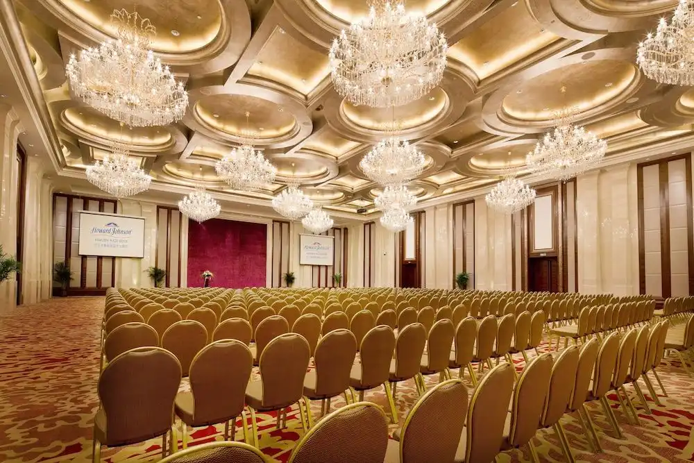 โรงแรมโฮเวิร์ด จอห์นสัน พาร์ควิว พลาซ่า เออร์ดอส