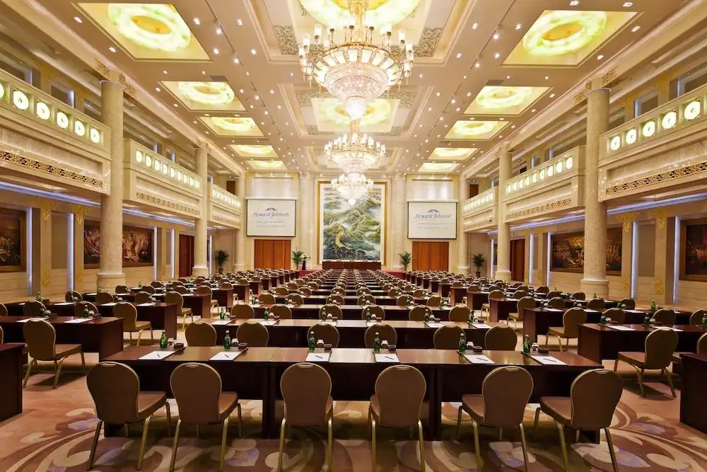 โรงแรมโฮเวิร์ด จอห์นสัน พาร์ควิว พลาซ่า เออร์ดอส