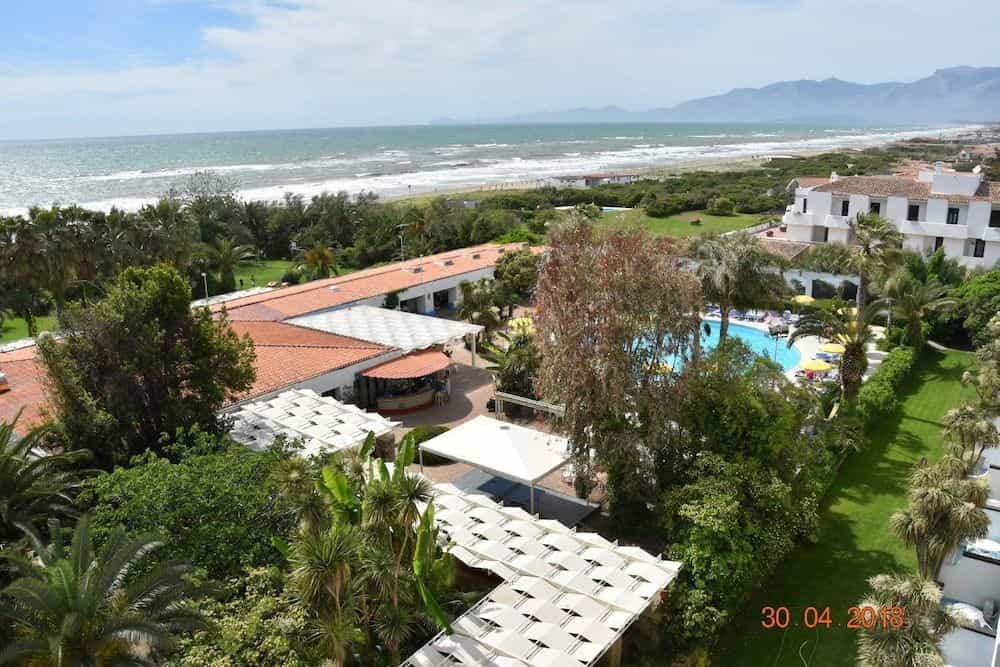 Marina Club