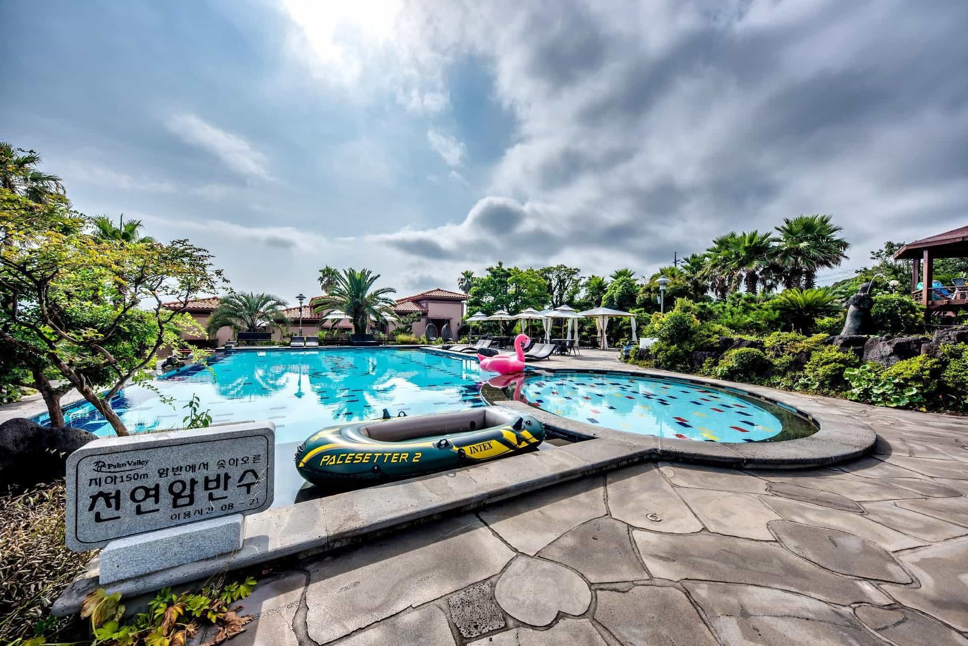 Palm Valley Pool Villa Resort