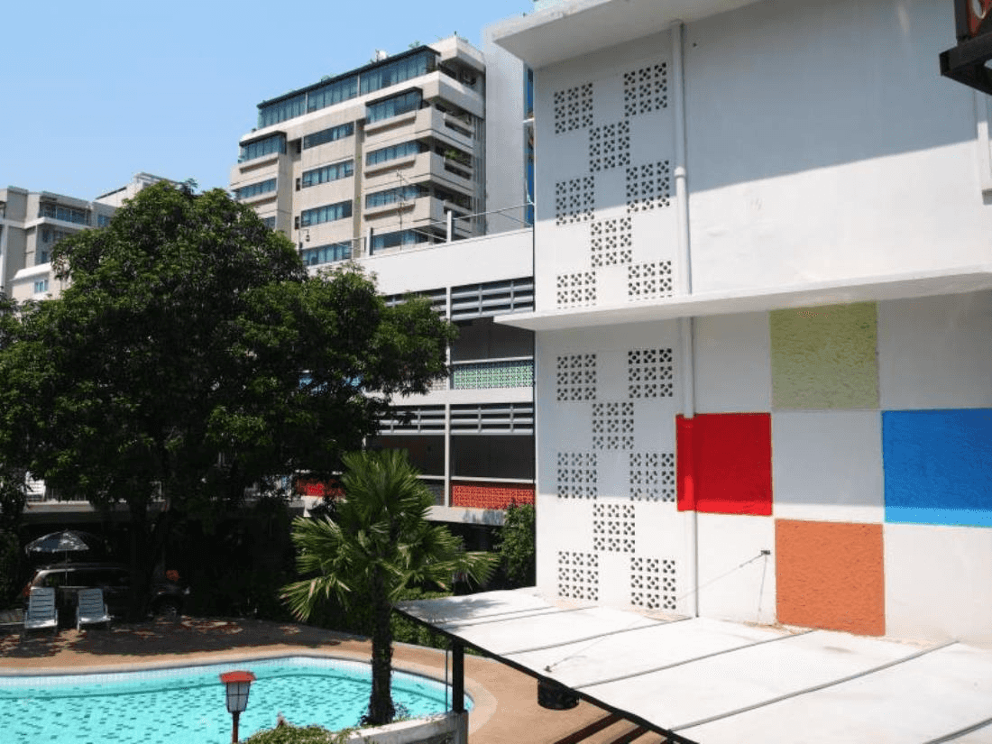 โรงเเรม เรโทรเอซิส