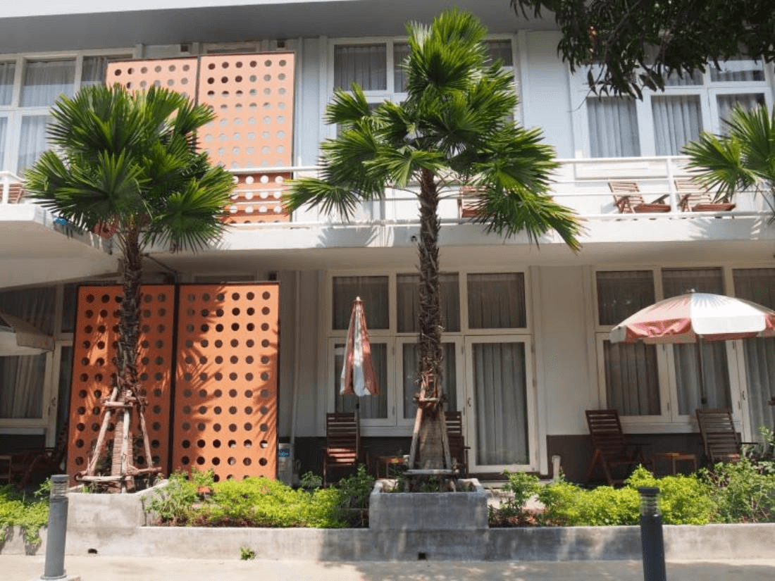 โรงเเรม เรโทรเอซิส
