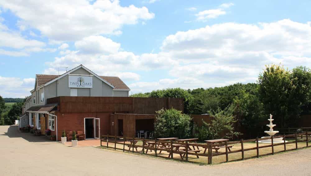 Twin Oaks Hotel