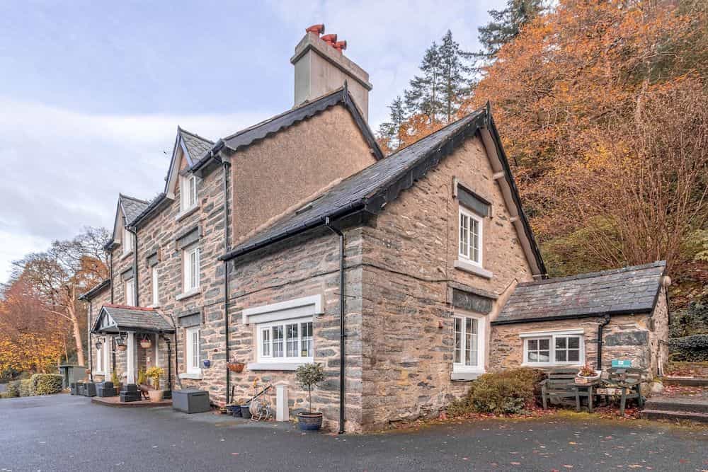 Glyntwrog House