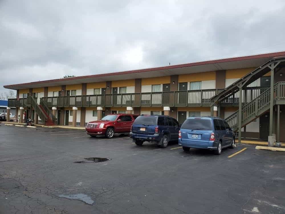 Trailway Motel