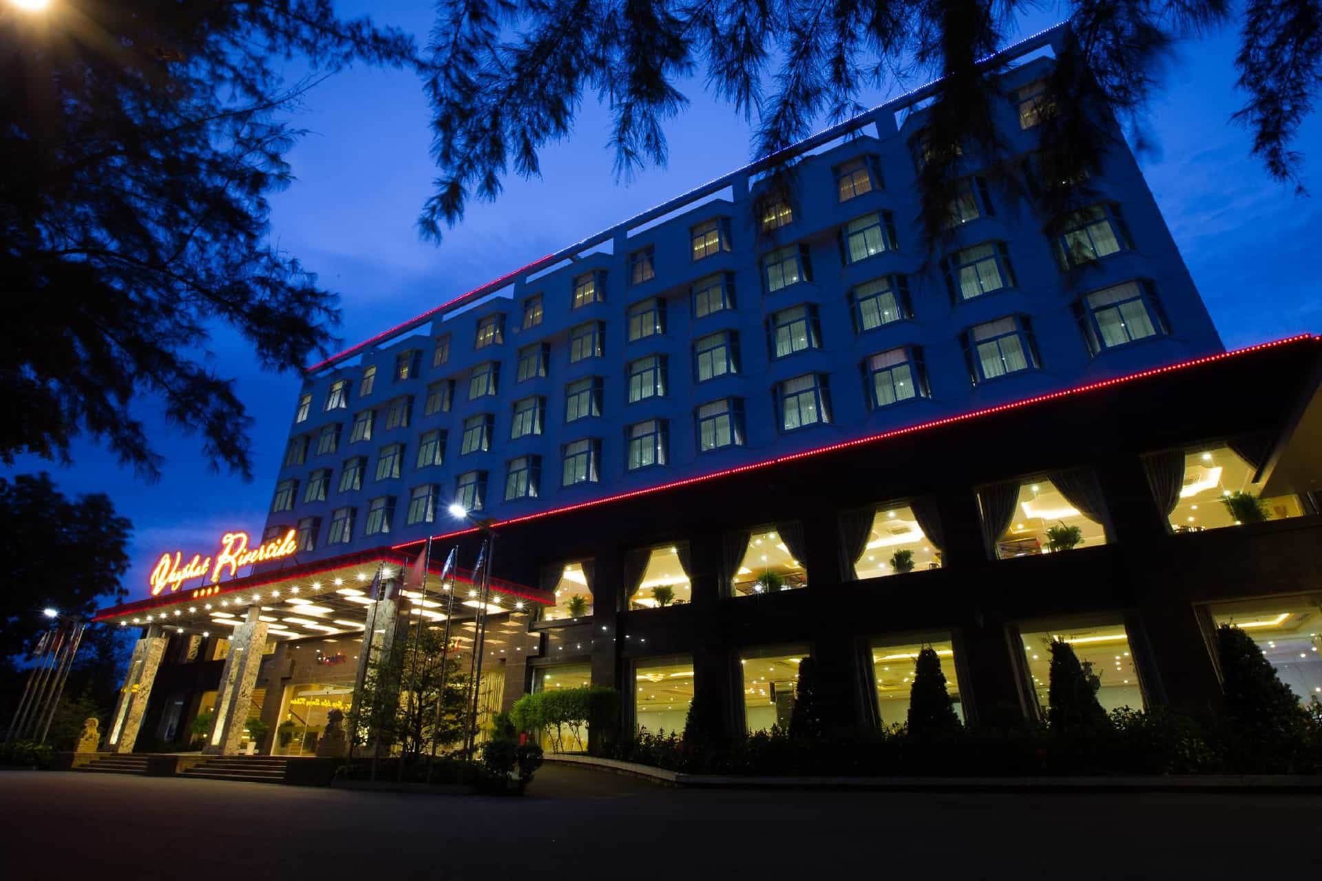 Van Phat Riverside Hotel