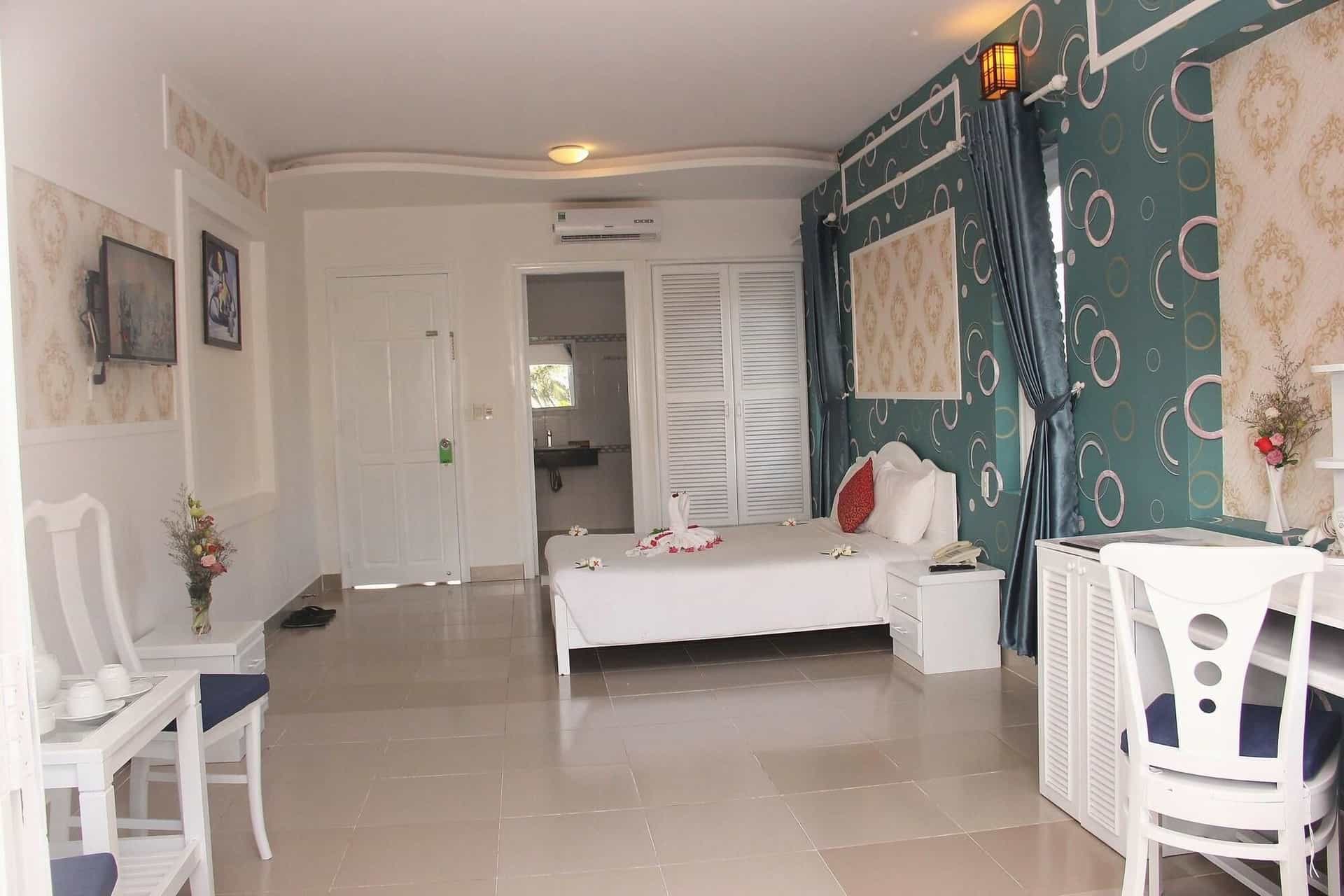 Little Paris Resort Little Paris Resort