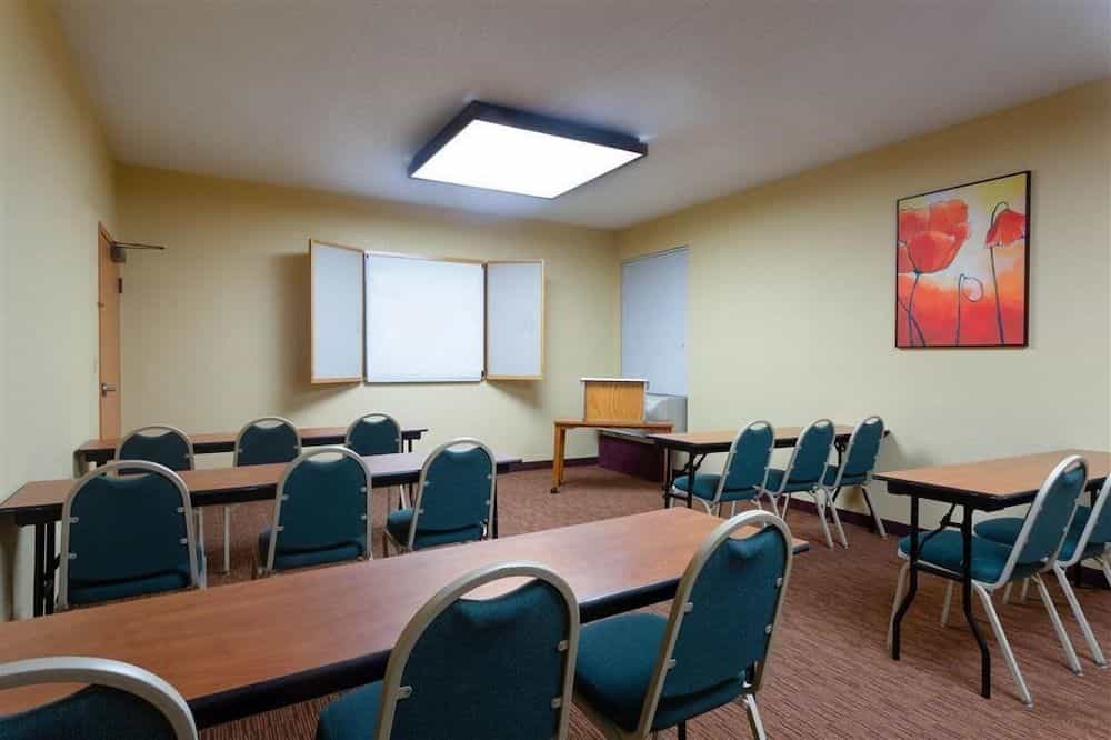 La Quinta Inn Suites Charlotte Airport North