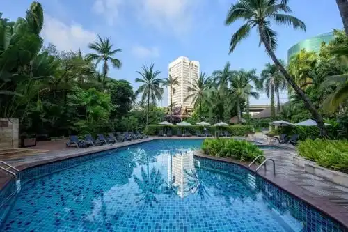 โรงแรมเซ็นทารา แกรนด์ แอท เซ็นทรัลพลาซา ลาดพร้าว กรุงเทพ