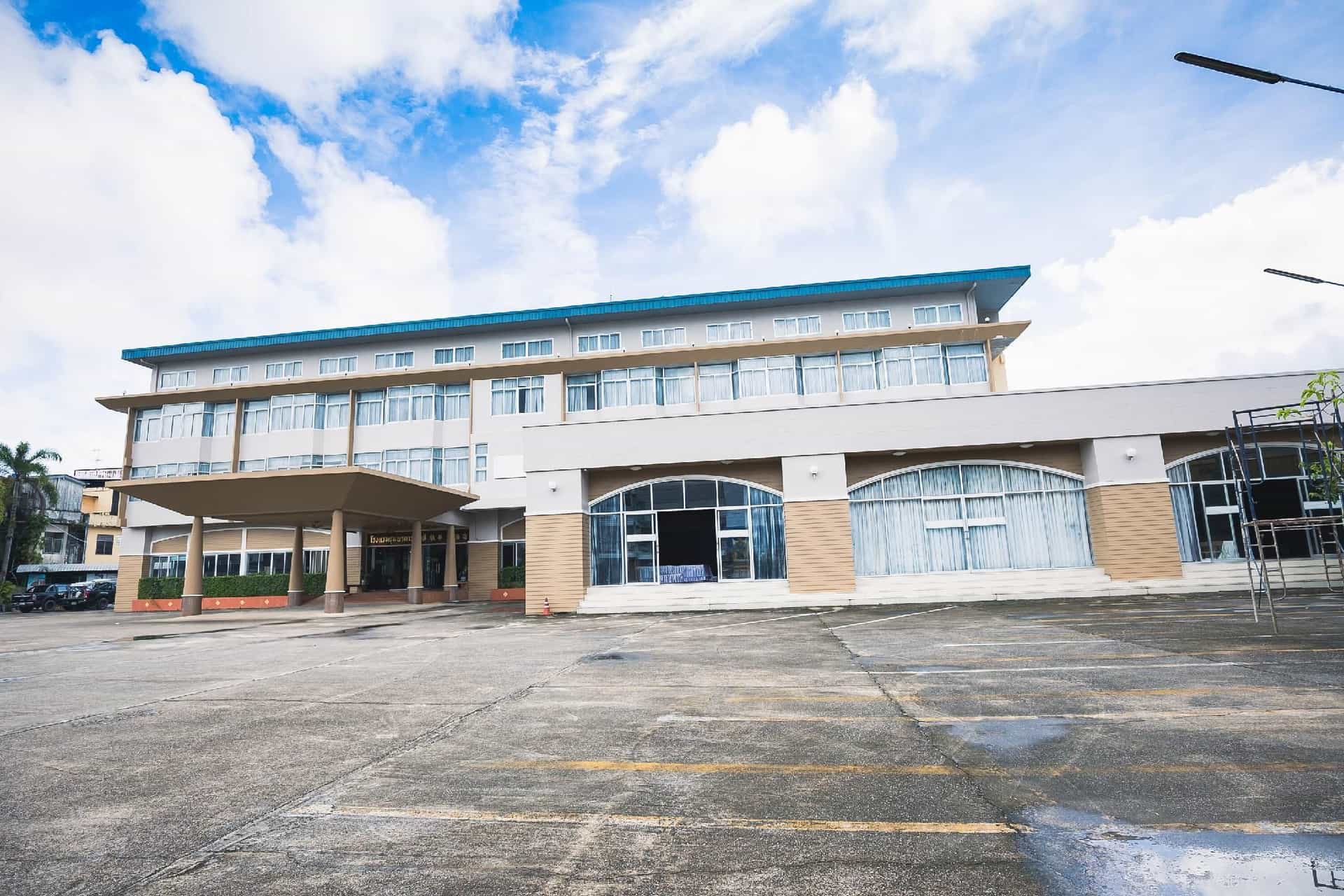 โรงแรมชุมพร การ์เดนส์ โรงแรมชุมพร การ์เดนส์