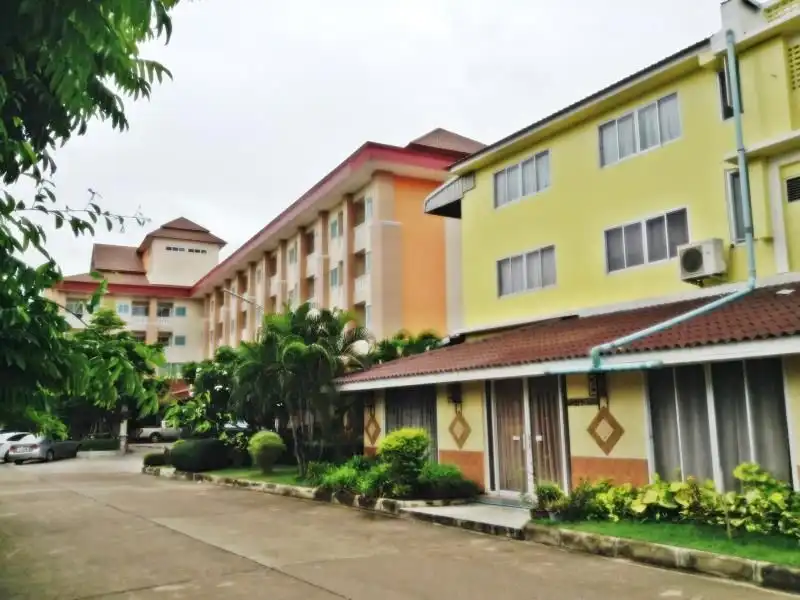 โรงแรมบุษน้ำทอง โรงแรมบุษน้ำทอง