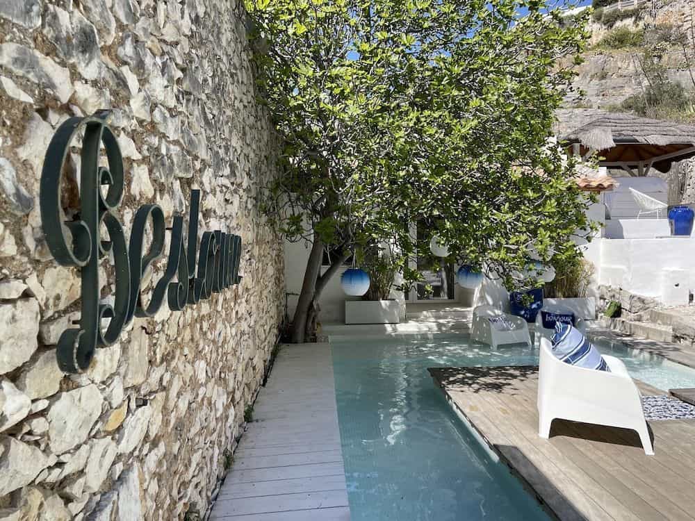 Hotel De La Plage - Mahogany