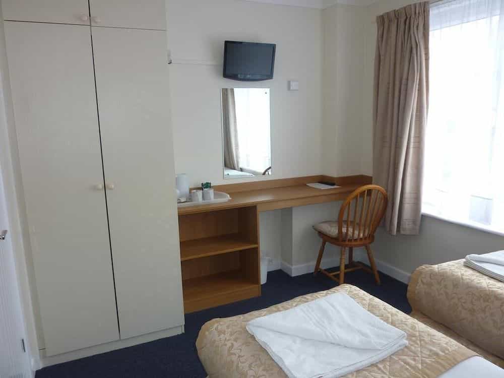 Carisbrooke Hotel