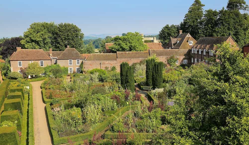 Stable Courtyard Bedrooms At Leeds Castle