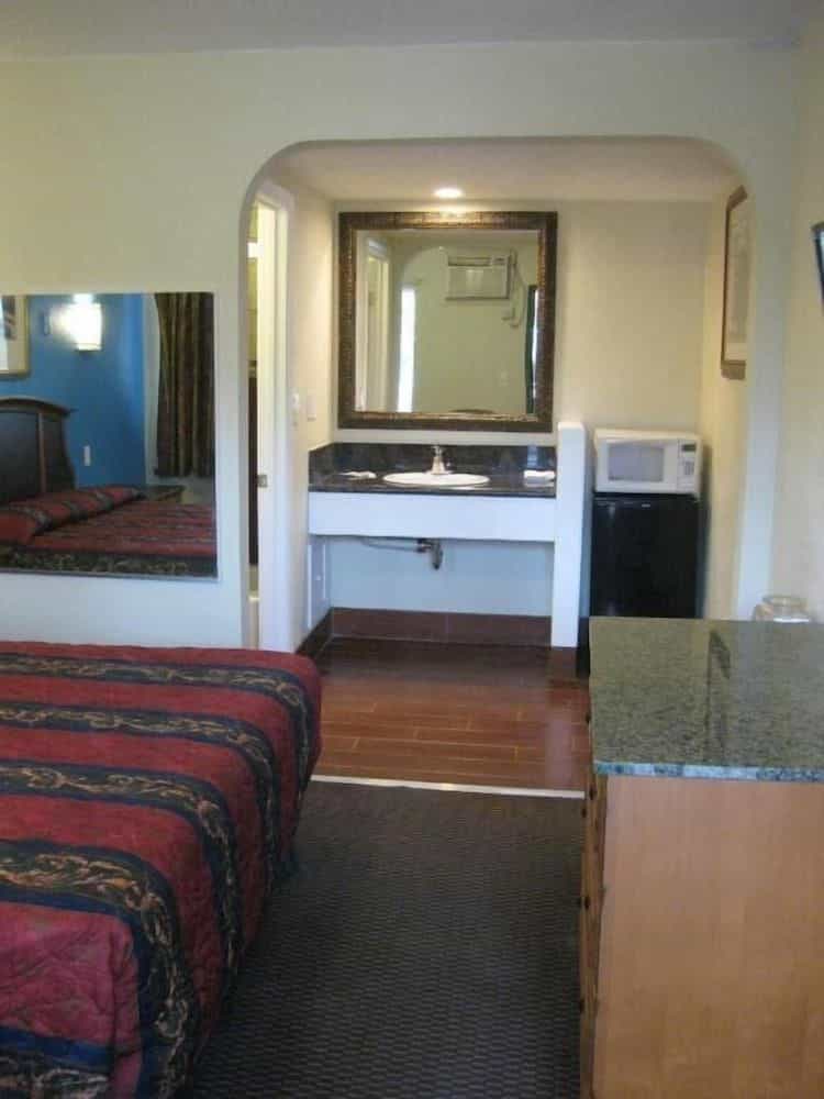 Sunshine Motel