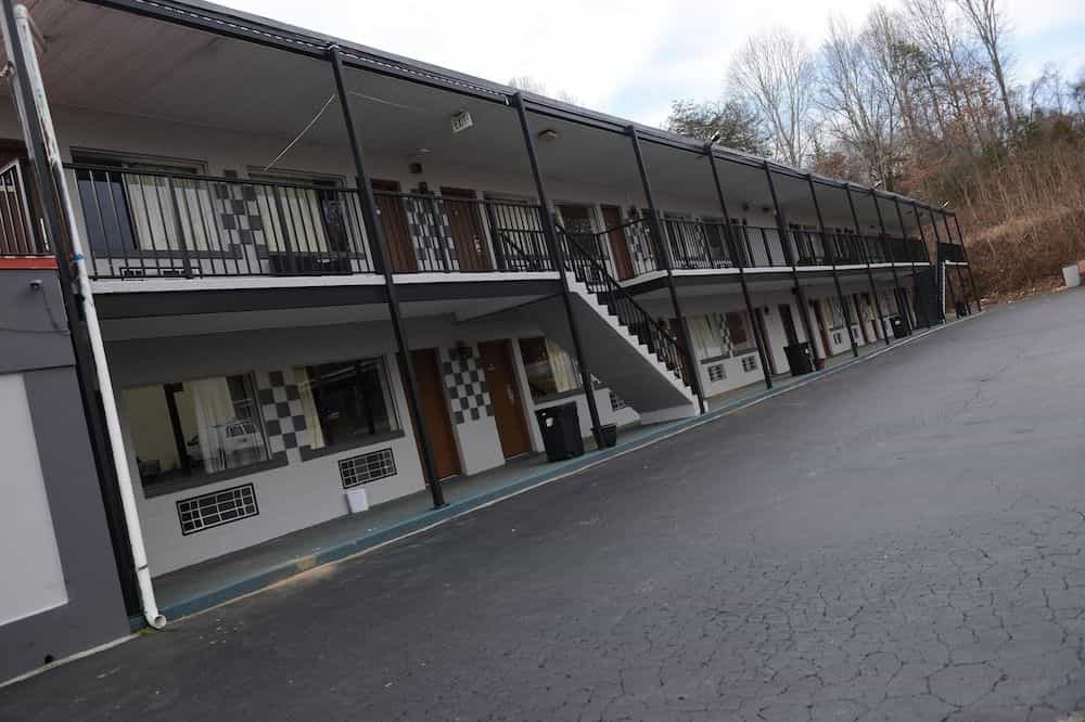 Deluxe Inn