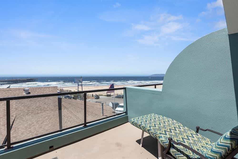 Beach House Inn & Suites