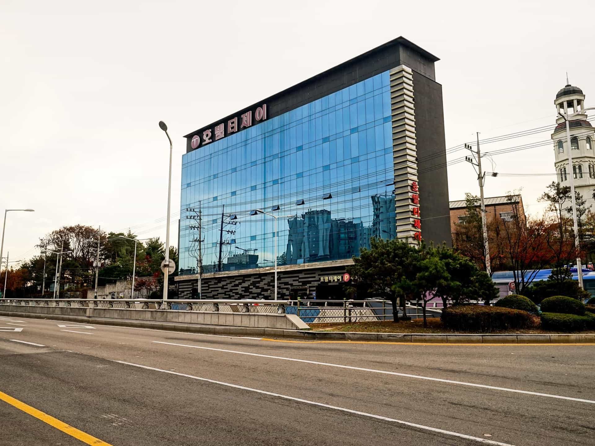 โรงแรมทีเจ