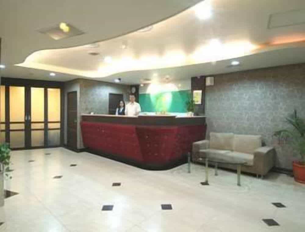 โรงแรมเลฟท์ แบงค์