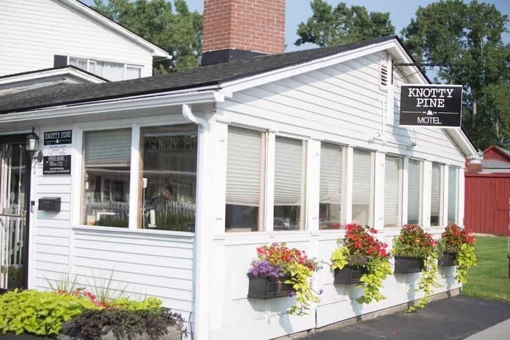 Knotty Pine Motel