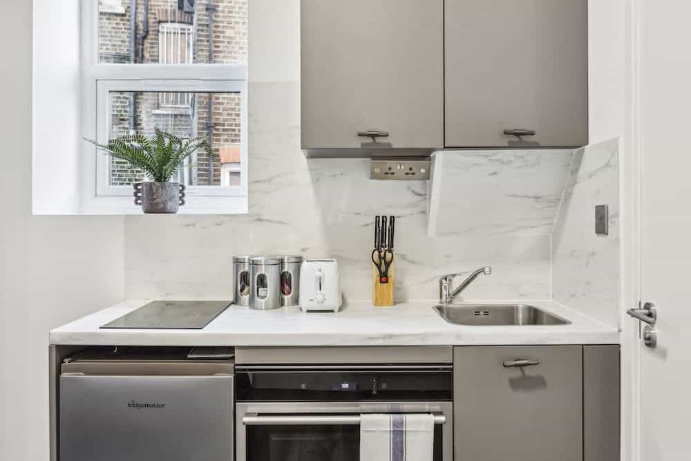 Sutherland Avenue Apartment-STH